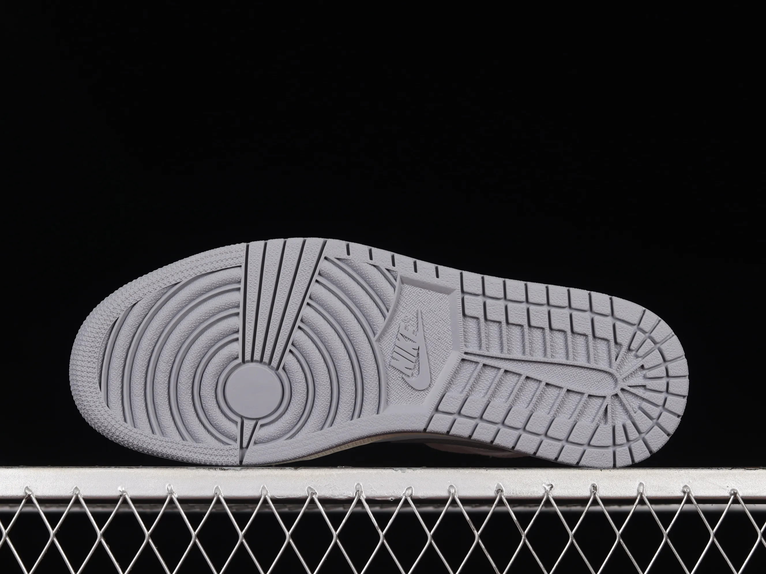 All categories Air Jordan Jordan series basketball shoes Air Jordan 1 Mid G version pure original Air Jordan 1 Mid "Vintage Grey" AJ1 Joe 1 white gray mid-top basketball shoes 554724-135